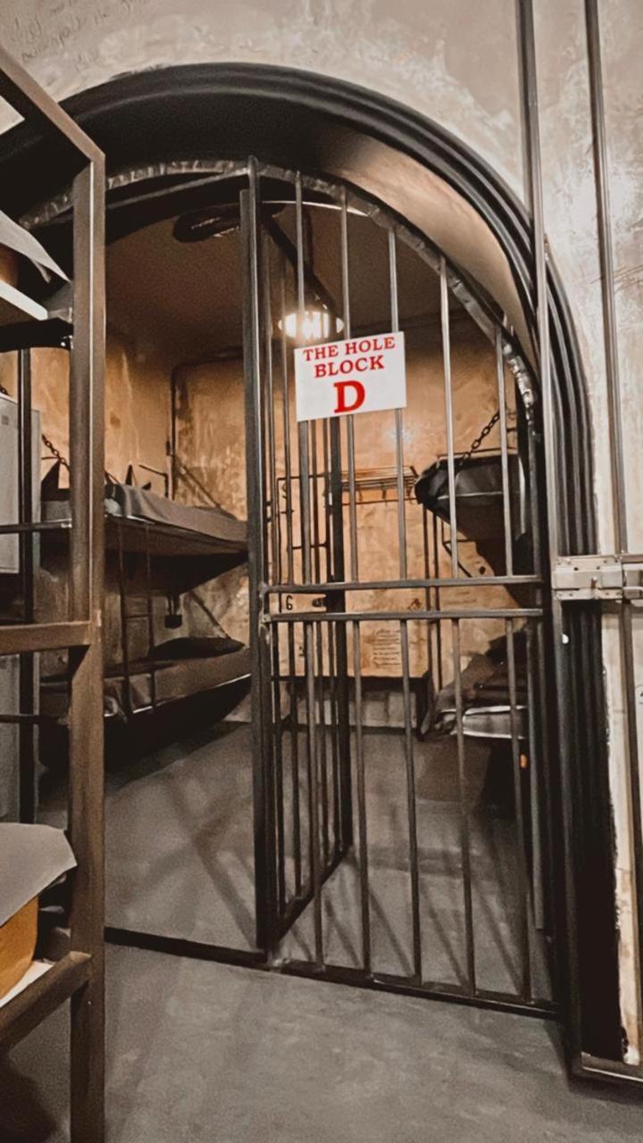 Alcatraz Jail-Hostel Tbilisi Bagian luar foto