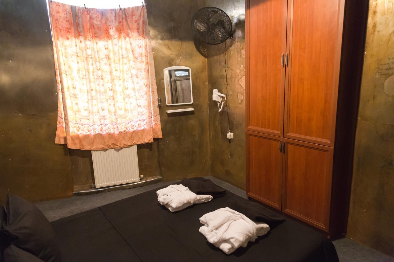 Alcatraz Jail-Hostel Tbilisi Bagian luar foto